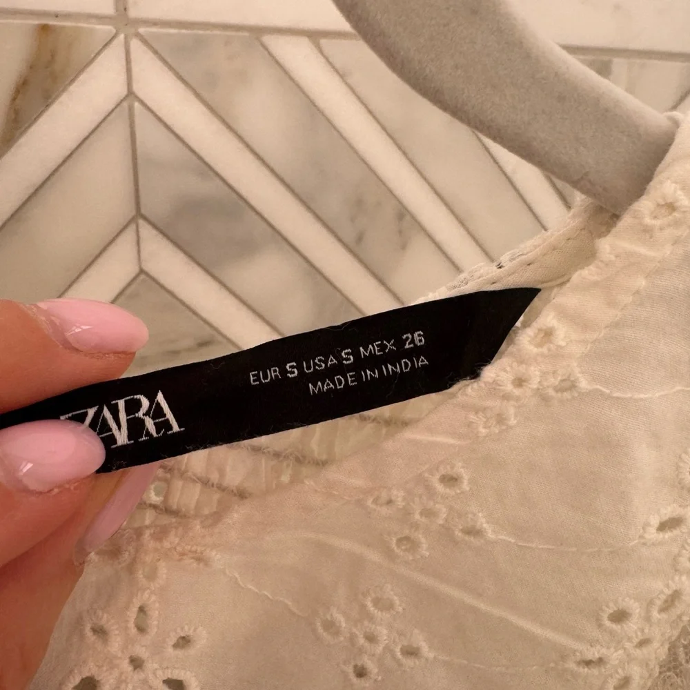 Zara Eyelet Lace Puff-Sleeve Top - White